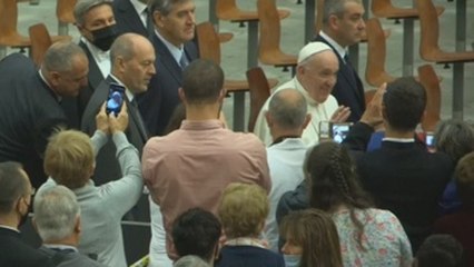 Francisco y sus colaboradores, sin mascarilla a pesar de la obligatoriedad