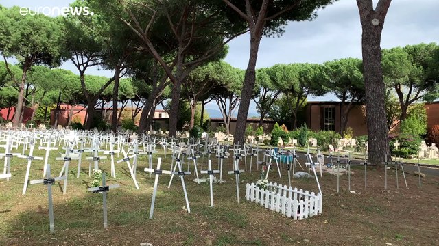 Il caso del cimitero dei feti con i nomi delle madri sulle croci