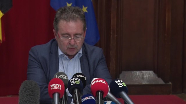 Rudi Vervoort: Les cafés et bars de Bruxelles doivent fermer un mois