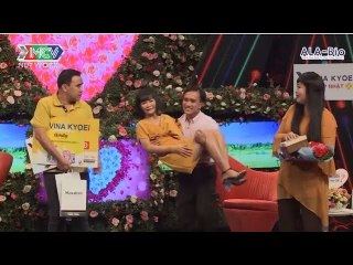 Cặp đôi 'CHIM RI' ÔM NHAU KHÔNG RỜI làm ông mai Quyền Linh và Hồng Vân phải BẤM NÚT DÙM IBMHH