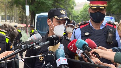 Emilio de la Calle explica el trabajo de la Policía Nacional en este operativo policial del Raval