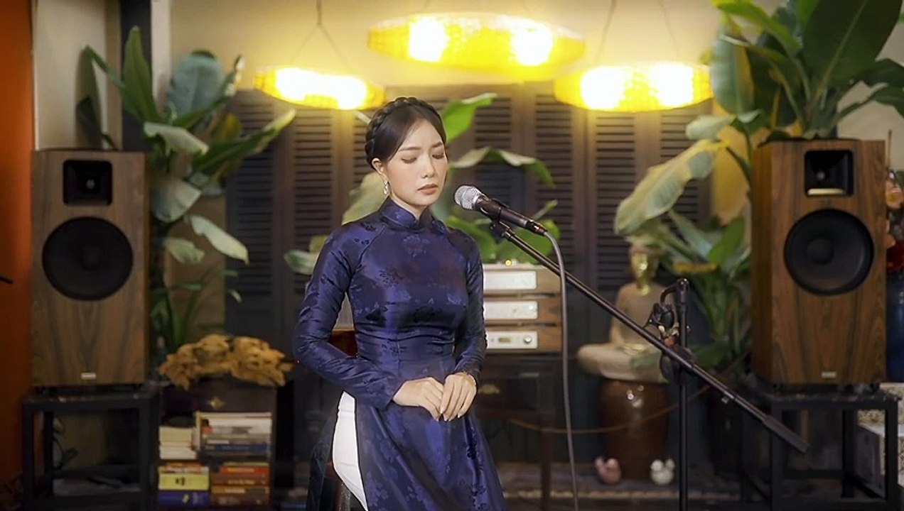 Cuốn Theo Chiều Gió - Thúy Huyền