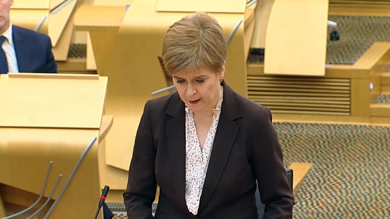 Nicola Sturgeon announces restrictions on pubs and bars in central Scotland to halt rise in Covid-19 cases