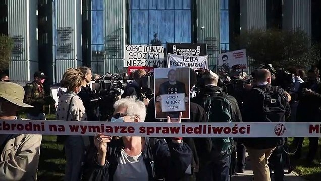 Верховенство права: Еврокомиссия критикует Польшу