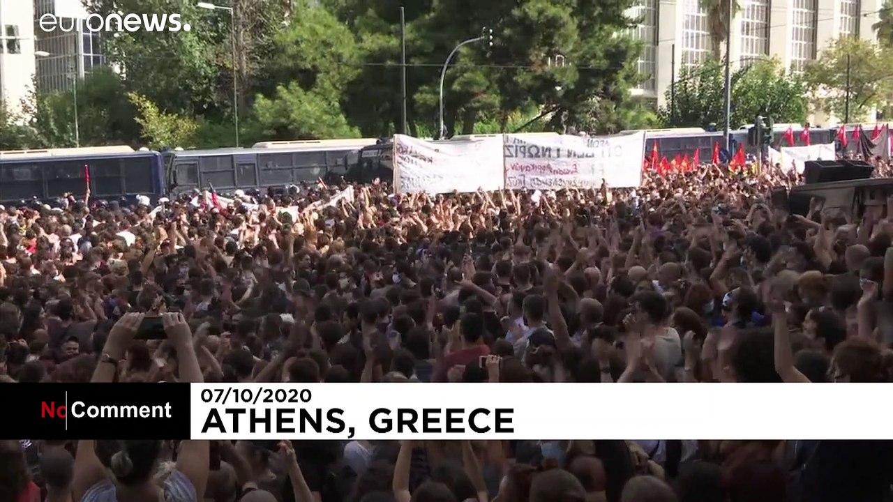 No Comment: Ausschreitungen in Athen bei Prozess gegen Nazi-Partei
