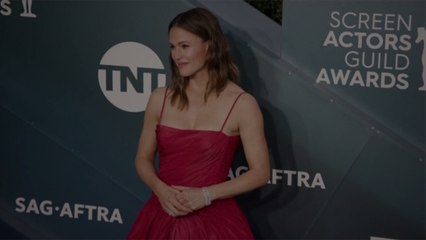 Jennifer Garner Told Jill Biden That "Moms Are Going to Put You in the White House"