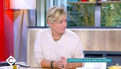 Thomas Stern, le mari de Catherine Laborde, évoque la maladie de l'ancienne star de la météo, la démence à corps de Lewy, sur le plateau de "C à Vous" sur France 5.