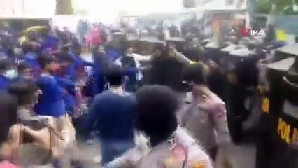 - Endonezya'da yeni istihdam paketine karşı protestolar 2. gününde- Gösterilerde tansiyon yükseldi, yaklaşık 400 kişi gözaltına alındı