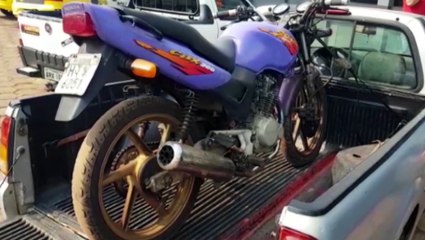 Moto furtada é localizada em área de mata no Universitário