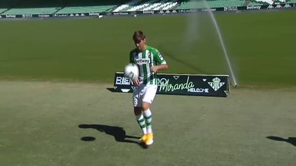 El Real Betis presenta a Juan Miranda