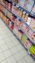 Elle défie les employés d'un supermarché en en refusant le port de masque