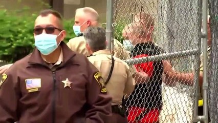 Liberan bajo fianza el policía acusado por la muerte de George Floyd