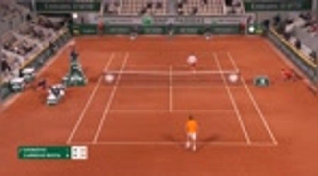 Djokovic fights back to down Carreno Busta