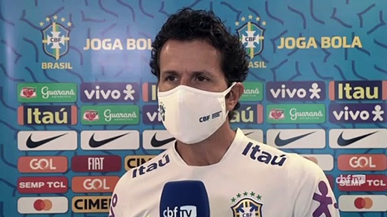 Neymar sente dores em treino