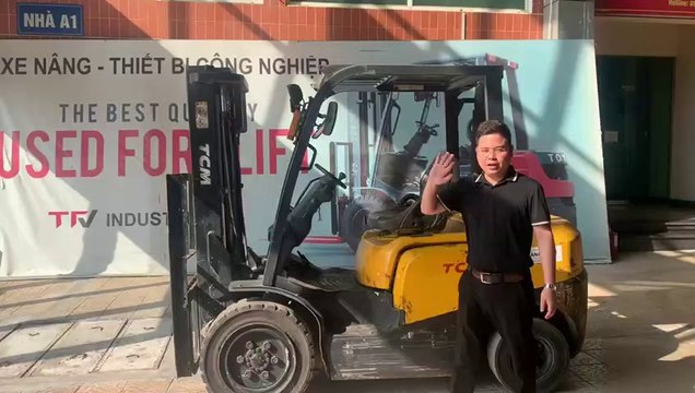 Xe nâng dầu 3.0 tấn hiệu TCM FD30T3- Xe nâng cũ giá rẻ nhập khẩu tại Nhật Bản