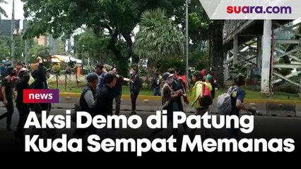 Download Video: Massa Aksi Pelajar Dekati Barikade Kawat Berduri, Aksi Demo di Patung Kuda Sempat Memanas