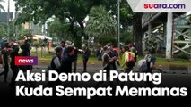 Massa Aksi Pelajar Dekati Barikade Kawat Berduri, Aksi Demo di Patung Kuda Sempat Memanas