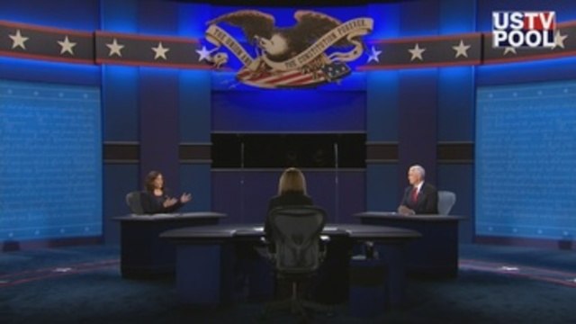 Pence y Harris chocan por la COVID-19 pese a las barreras de plexiglás