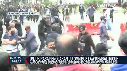 Tegang, Unjuk Rasa Tolak UU Cipta Kerja