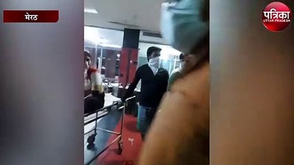 इमरजेंसी में भर्ती कराने आए व्यक्ति से अभद्रता का आरोप