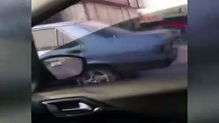 Trafikte kapısız yolculuk eden sürücü kamerada