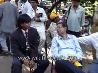 Shahrukh Khan on the sets of Rahul Rawail's 'Anjaam'
