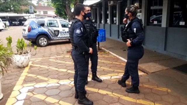 Após fazer gesto obsceno para GM, homem foge de carro, é perseguido e detido