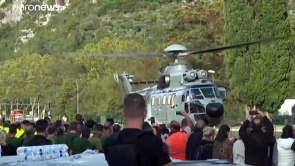 "Reconstruire de manière durable et en y mettant les moyens" : le président français s'est engagé