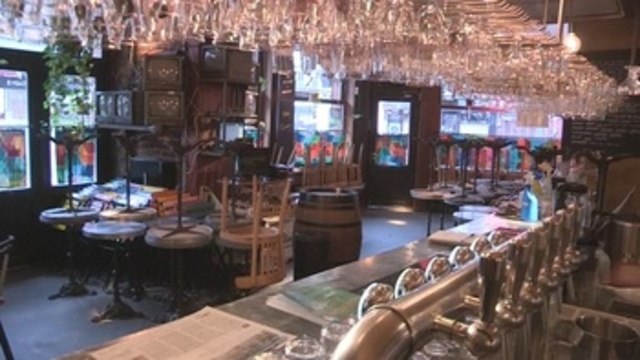 Bruselas cierra durante un mes bares y cafés para frenar la pandemia