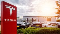 Tesla Gets a Ratings Checkered Flag From New Street