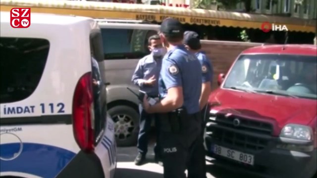 Maskesiz telefonla konuşan şahıs, polise kimlik vermemek için direndi
