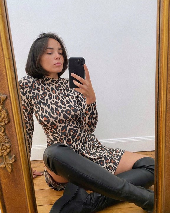 Agathe Auproux hyper torride en robe léopard et bottes noires - Vidéo  Dailymotion