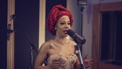 Kelly Khumalo - Kuyenyukela