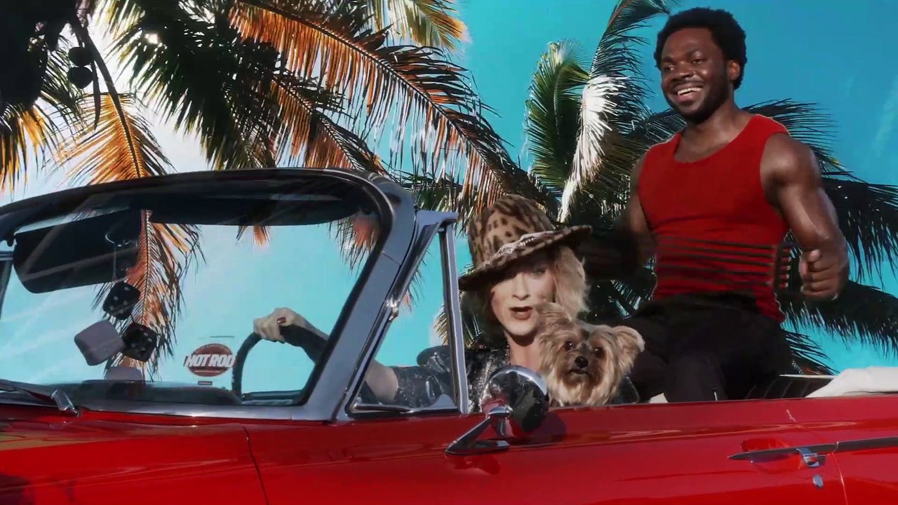 RTLplay présente...