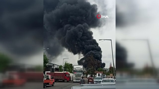 Antalya’da atık yangınından çıkan dumanlar gökyüzünü kapladı