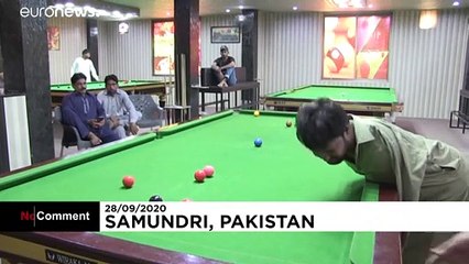Pakistan'da kolsuz doğan Muhammed İkram, çenesiyle usta bir bilardocu oldu