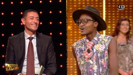 Johnnie dédicace une petite chanson pour Maître Moya