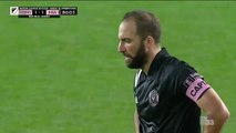 Higuaín quebró la mala racha con un golazo de tiro libre