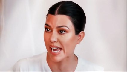 下载视频: Kourtney Kardashian Cries Over Kim Kardashian Feud Replaying On KUWTK