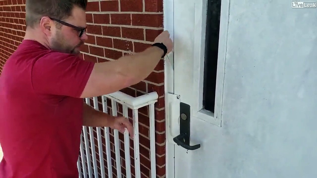 Il peut ouvrir n'importe quelle porte ou serrure...