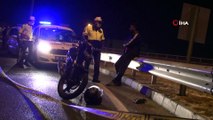 İzmir'de virajı alamayan motosiklet bariyere çarptı: 1 ölü