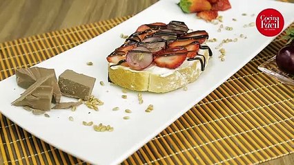 Toast de fresas y uvas ¡SNACK SALUDABLE!