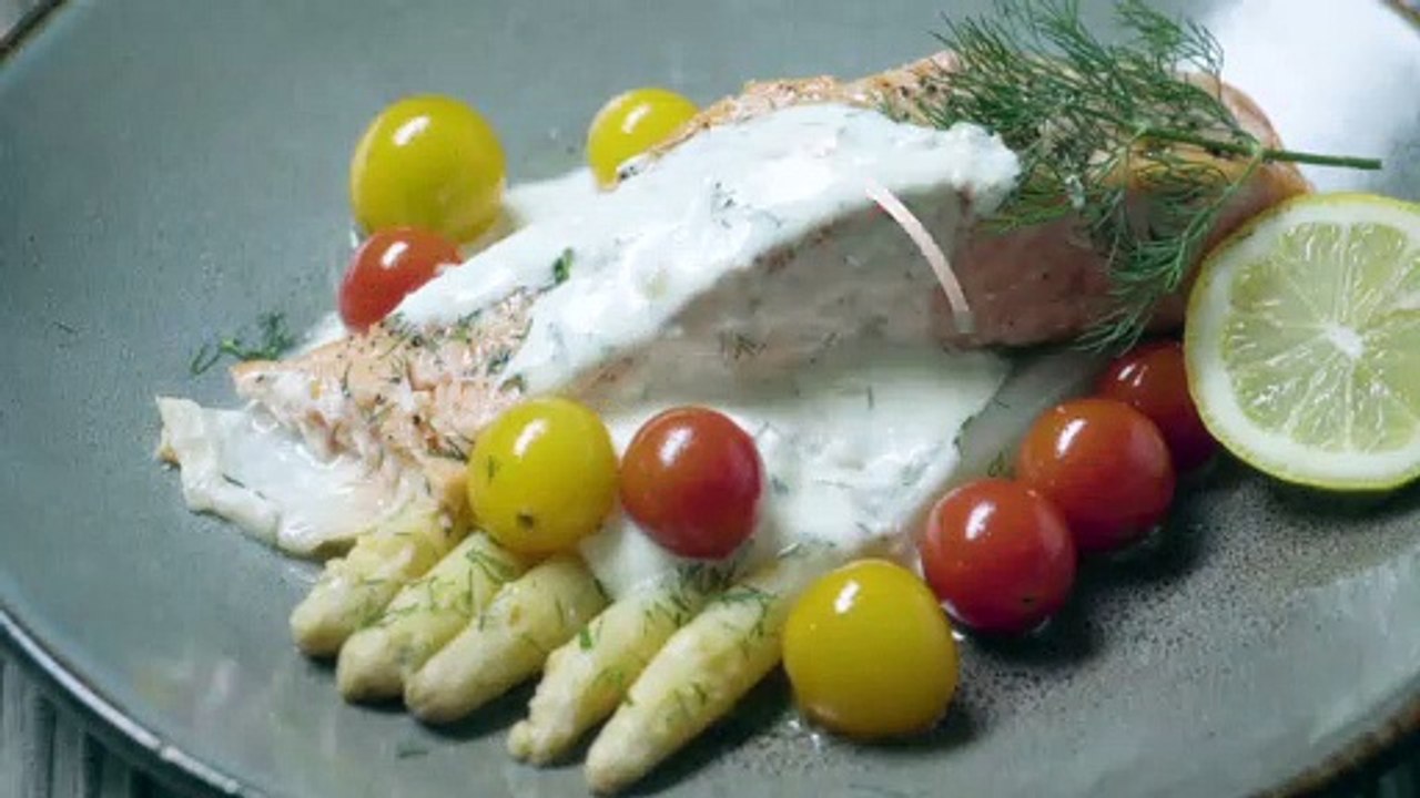 Salmón cremoso al eneldo