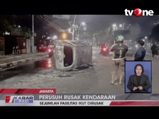 Dua Mobil Pelat Merah Dibakar Perusuh di Kawasan Menteng