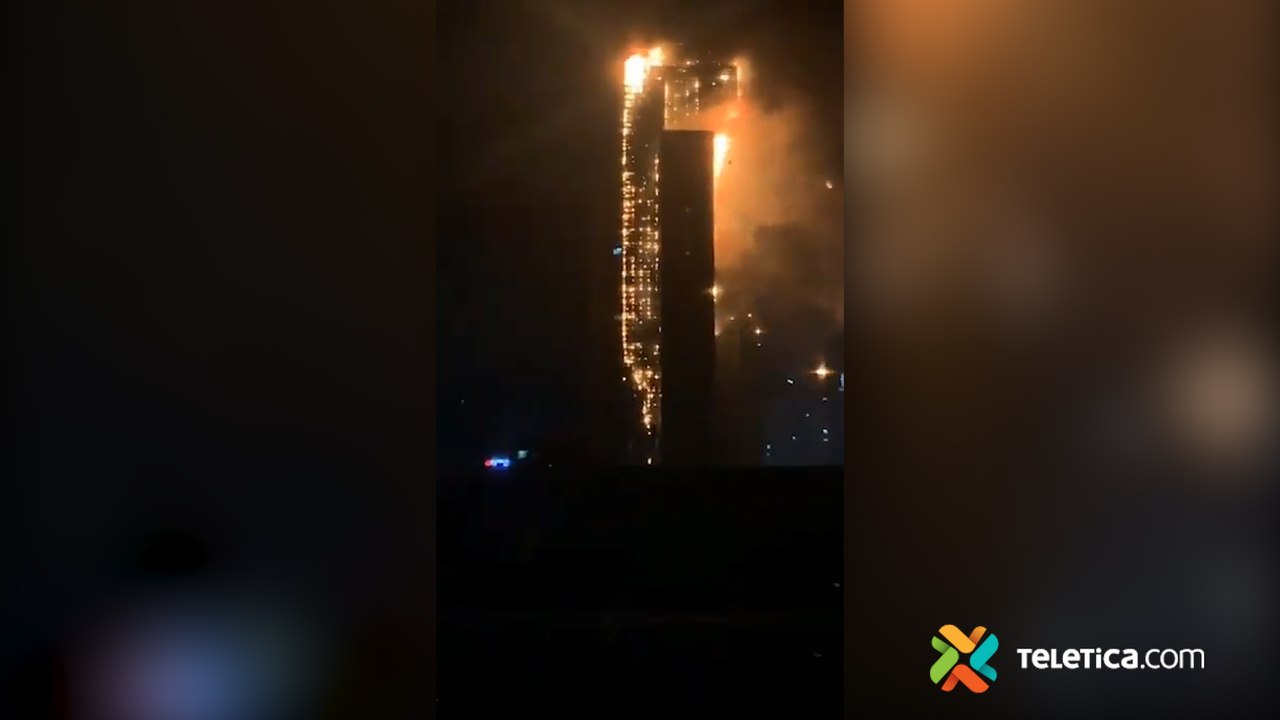 tn7-Incendio consume gran edificio en Corea del Sur-081020