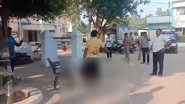 UP: पत्नी को प्रेमी के साथ आपत्तिजनक हालत में देखने पर काटी गर्दन, सिर लेकर पहुंचा थाने