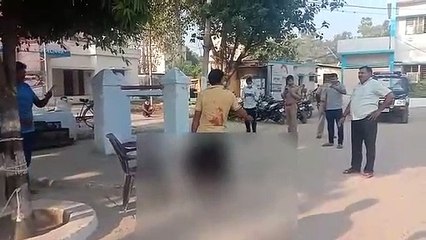 UP: पत्नी को प्रेमी के साथ आपत्तिजनक हालत में देखने पर काटी गर्दन, सिर लेकर पहुंचा थाने