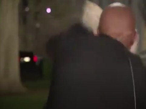 CNN muhabirinin Beyaz Saray rakunuyla mücadelesi