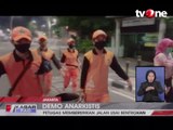 Petugas Bersihkan Jalan Usai Aksi Demo Anarkis