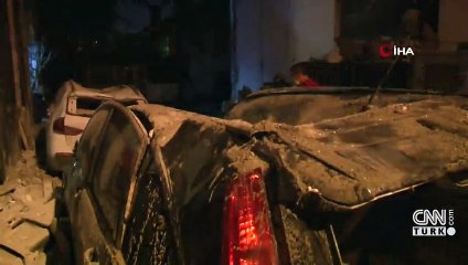 İzmir'de duvar çöktü: 5 araç kullanılamaz hale geldi